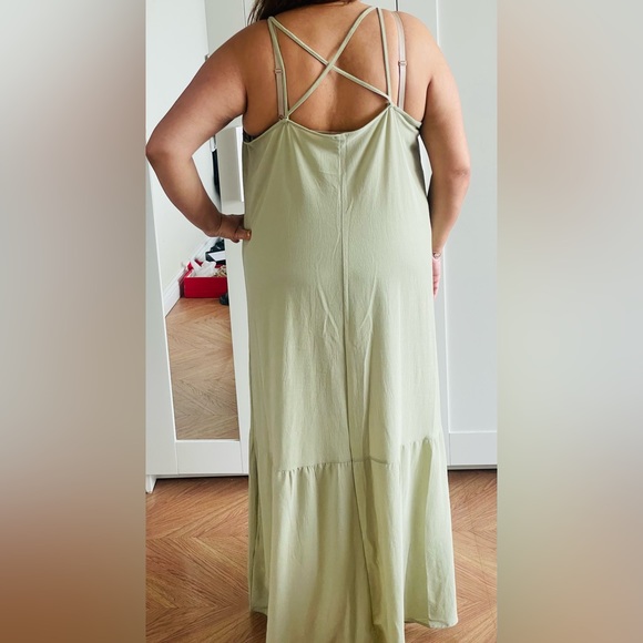 Beautiful summer dress! Worn 2 times - Picture 2 of 4